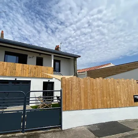 Maison Le Clos Joly Near Train Station 3 Bedrooms レ・サ​​ーブル・ドロンヌ