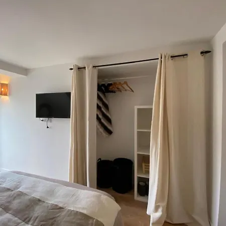 Maison Le Clos Joly Near Train Station 3 Bedrooms レ・サ​​ーブル・ドロンヌ
